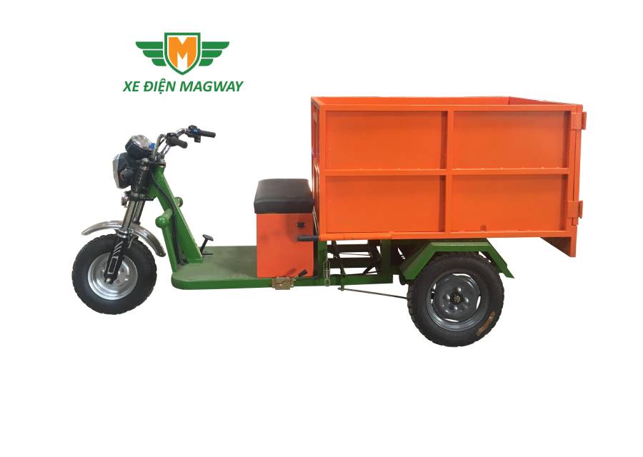 Xe chở rác chạy điện thùng lật đổ 1 khối