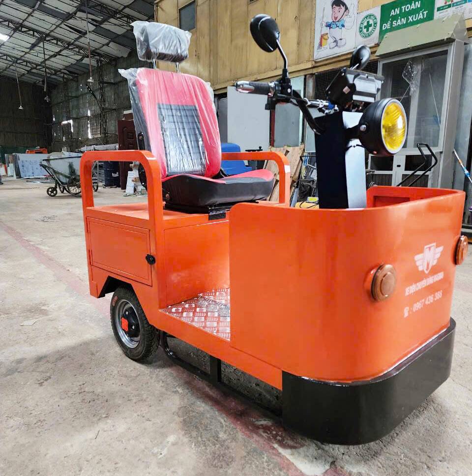 Xe điện kéo hàng trong nhà máy, nhà xưởng tải trọng 1,2 tấn
