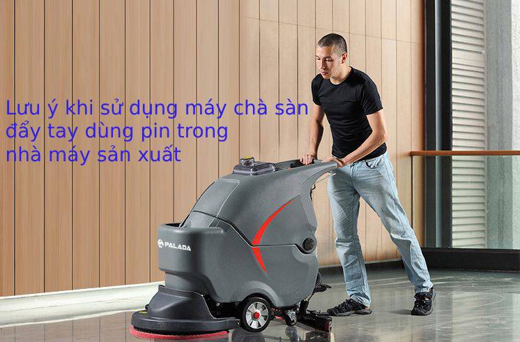 Lưu ý khi sử dụng máy chà sàn đẩy tay dùng pin trong nhà máy sản xuất