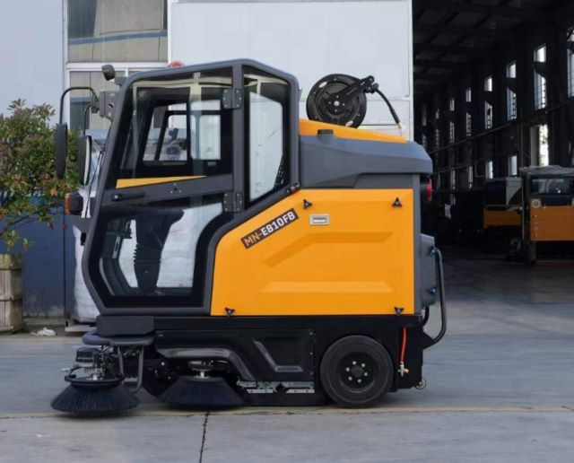 Xe quét bụi nhà xưởng