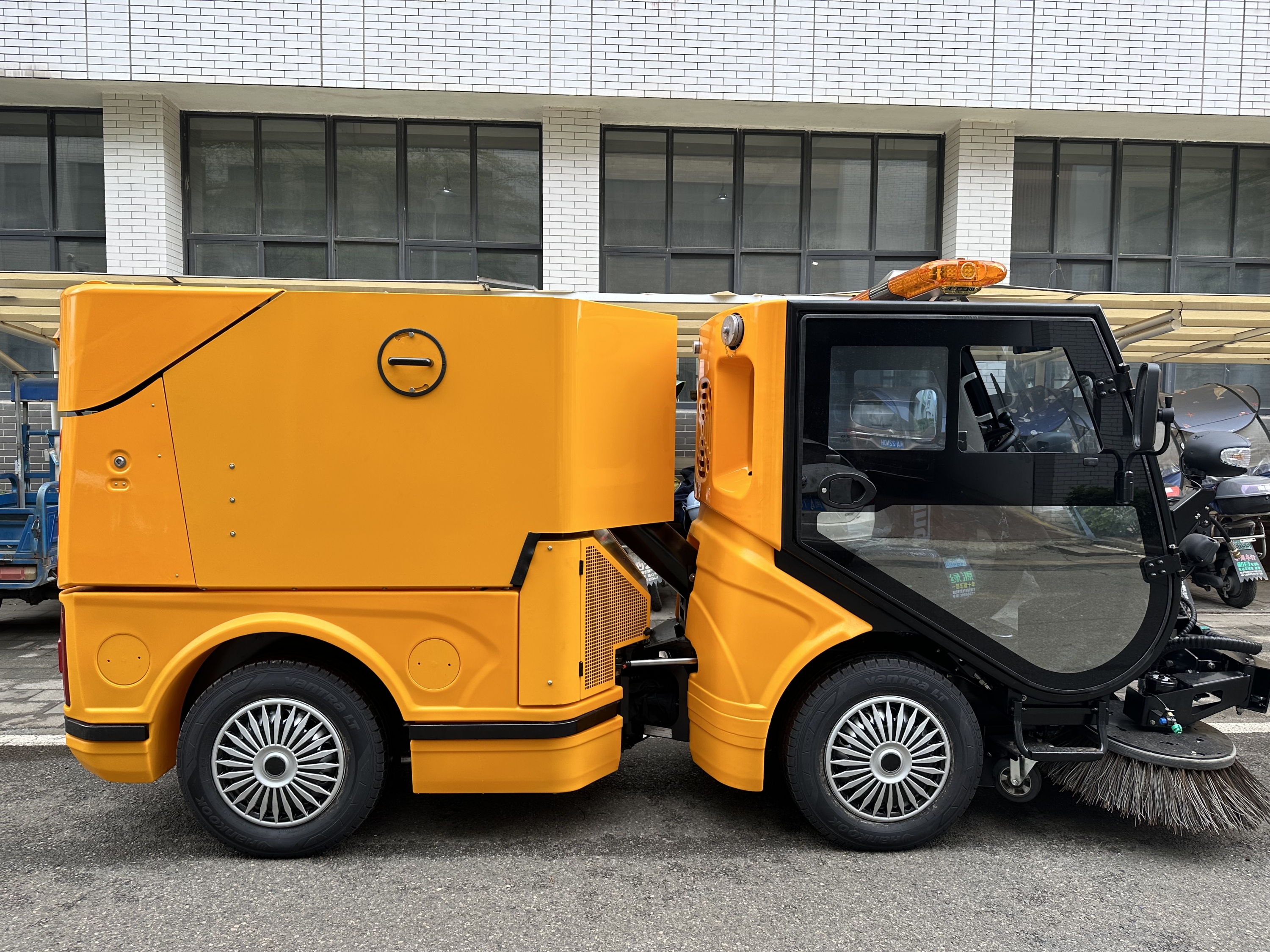 Xe quét đường đô thị chạy dầu 1.5 khối