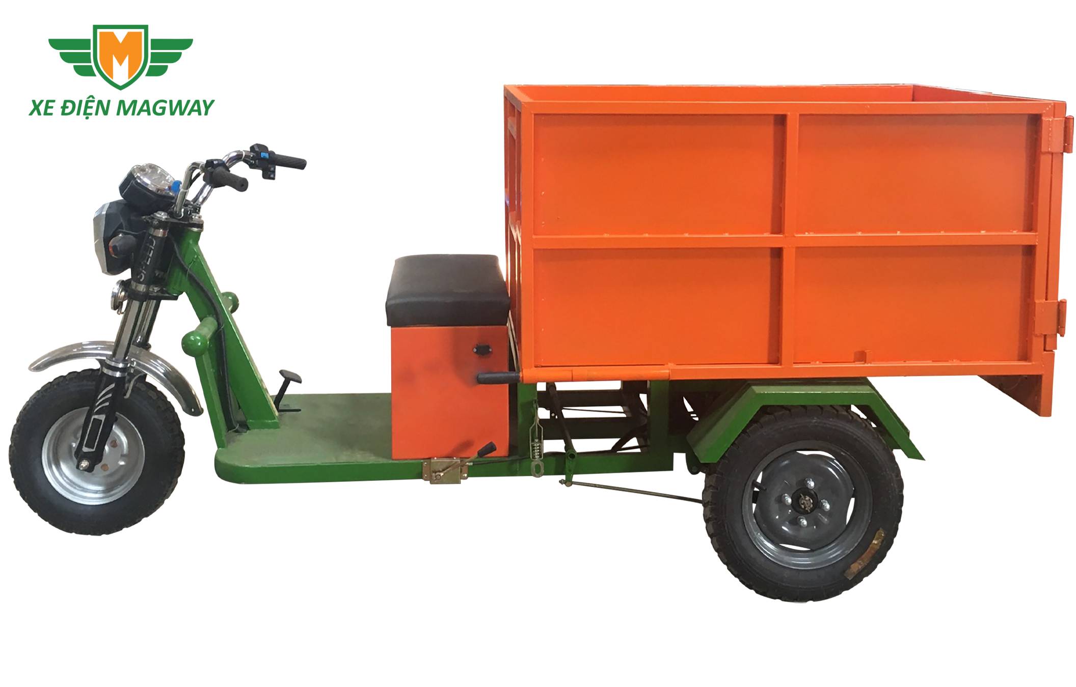 Xe chở rác chạy điện thùng lật đổ 1 khối