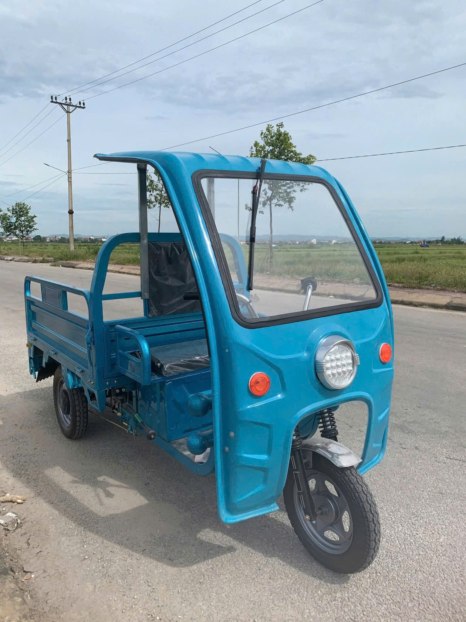 Xe điện 3 bánh tải trọng 500kg có mái che